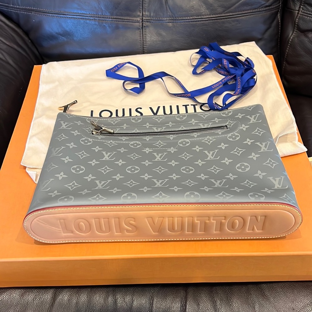 Authentic Louis Vuitton pochette Cosmos Titanium